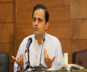 ایڈمنسٹریٹر کراچی مرتضیٰ وہاب کا کہنا کراچی میں پارکوں کی بحالی، سڑکوں کی تعمیر سمیت مختلف ترقیاتی کا م جاری ہیں۔