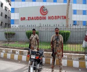 ضیا الدین اسپتال ،کلفٹن میں لیور ٹرانسپلانٹ کے  دس آپریشن کی تکمیل پر تقریب  ہوئی۔