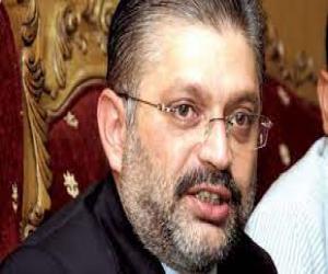 وزیر اطلاعات سندھ شرجیل  میمن نے  بارش کے بعد کراچی کے مختلف علاقوں میں پانی کی نکاسی کے کام کا جائزہ لیا۔