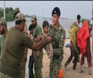 پاک بحریہ کا سندھ کے سیلاب سے متاثرہ علاقوں میں ریلیف اینڈ ریسکیو آپریشن جاری ہے