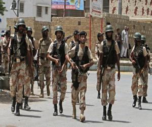 رینجرزاورپولیس  نے کراچی کے مختلف علاقوں میں مشترکہ کومبنگ آپریشن کرتے ہوئے 18ملزموں کو حراست میں لے لیا۔