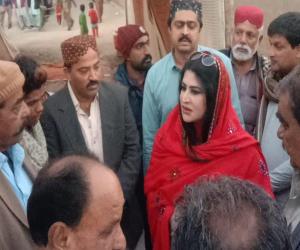 کراچی میں بلدیاتی انتخابات  کے لئے پولنگ کے دوران  پارہ ہائی رہا۔کہیں   مبینہ دھاندلی پر سیاسی کارکن لڑپڑے۔ 