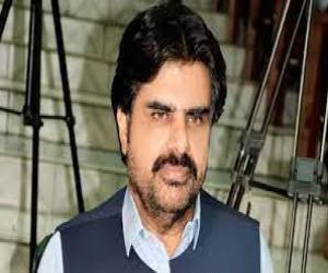 سندھ  کے صوبائی وزیر ناصر شاہ کا کہنا ہے پی ٹی آئی کو جس رفتار سے اقتدار میں لایا گیا،