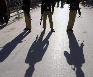 کراچی میں  ڈاکووں سے مبینہ پولیس مقابلے۔کورنگی  میں لیبارٹری میں لوٹ مار  کرنے والے دو مبینہ ڈاکو   ہلاک۔