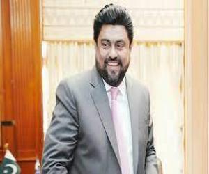 ہوشیار!۔۔ خبردا!۔۔ بی آرٹی  بسوں میں دوران سفر ، کوریڈور یا  بس اسٹاپ پرسگریٹ نوشی،پان یا نسوار کھانے اور تھوکنے پرہزار روپے جرمانہ ہوگا۔