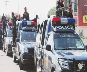 کراچی مچھر کالونی میں فائرنگ سے جاں بحق  تین افراد کی نماز جنازہ ادا کردی  گئی۔ ایم کیوایم کے رہنماوں کی بھی شرکت۔