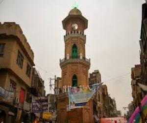 پشاور ،لیڈی ریڈنگ اسپتال کے سامنے نجی اسپتال  کی  عمارت میں آگ لگ گئی، ریسکیو حکام