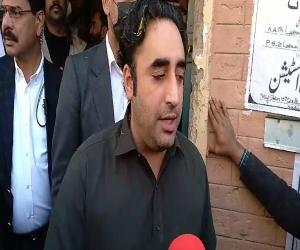 لاڑکانہ میں  چیٸرمین پیپلزپارٹی بلاول بھٹو زردری نے اپنا ووٹ کاسٹ کرلیا