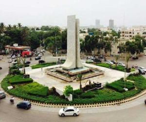 کلفٹن بلاک فائیو  میں قدیم اورتاریخی ورثہ قراردیےگئےقیمتی درخت کی کٹائی میں محکمہ پولیس کےہی ملازمین ملوث نکلے۔