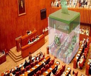 سینٹ میں سندھ کی بارہ نشستو ں پر انتخاب کے لئے اب تک ایک سو پندرہ امیدواروں نے کاغذات نامزدگی  حاصل کرلئے۔ انتخابی معرکہ دو اپریل کو ہوگا۔