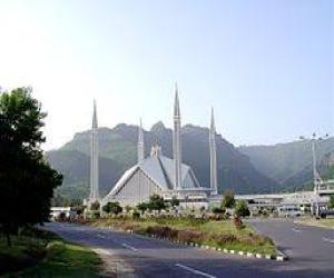 وفاقی حکومت نے قرضہ انکوائری کمیشن کے سربراہ کوکام سے روک دیا
