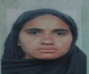    کراچی ملیرعمار یاسر سوسائٹی کے قریب  لوٹ مار کرتےڈاکووں کی فائرنگ سےراہ گیرخاتون جاں بحق پولیس کا دعویٰ ہے کہ عوام نے فرار ہوتے ایک ڈاکو کی پکڑ لیا ،