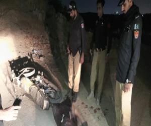 کراچی کےعلاقےڈیفینس فیز7میں فائرنگ سے ڈبل کیبن گاڑی میں سوارایک شخص جاں بحق ہوا،