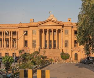سندھ ہائی کورٹ نے صوبے میں تھانوں کےاطراف اوراحاطوں میں کاروباری سرگرمیاں فوری ختم کرنے کا حکم دے دیا۔