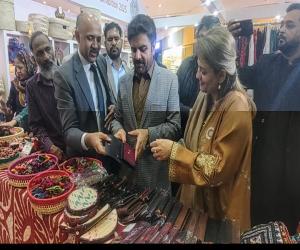 اوشین مال کلفٹن میں چار روزہ سولویں ’’سرتیون سنگ کرافٹس‘‘ نمائش کا افتتاح