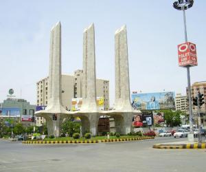  کراچی میں  کلفٹن تین تلوار  کے قریب گھر میں گیس سلینڈر پھٹنے سے تین افراد زخمی ہوگئے