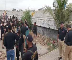  کراچی لیاری میں ڈاکٹر کی ٹارگٹ   کلنگ  کے کیس میں  حملہ آوروں کے فرار کی سی سی ٹی وی فوٹیج سامنے آگئی۔