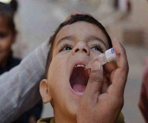 لاہور: انسداد پولیو مہم کا جائزہ اجلاس، 2 روز میں 8 لاکھ 71 ہزار 976 بچوں کو قطرے پلائے گئے