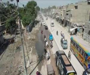 تین ہٹی سے گرو مندر تک تقریبا دو کلو میٹر طویل جہانگیر روڈ سے گذرنا ایک امتحان ہے۔۔